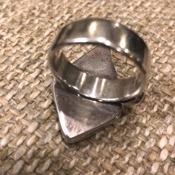 Bold Sterling Silver Green & White Sea Glass Ring - Picture 5 of 8